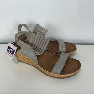 Skechers NWT Gray and Brown Wedge Sandals with Elastic Straps